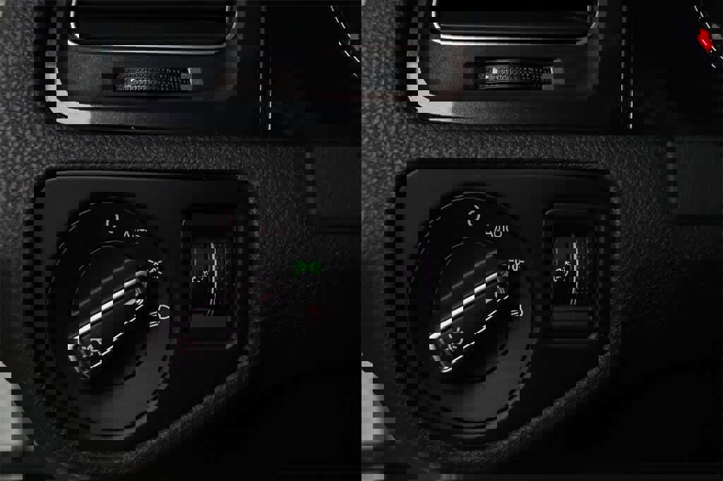 Used 2019 Volkswagen e-Golf SE w/ Driver Assistance Package image 22