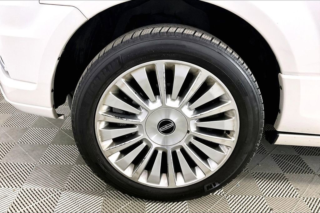 Used 2016 Lincoln Navigator Select image 7