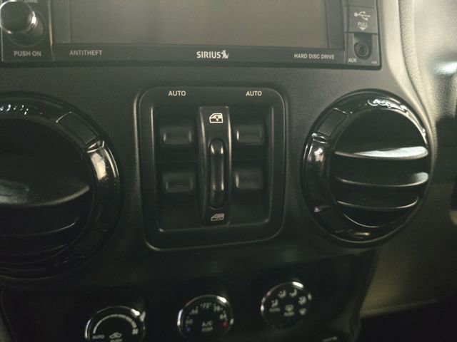 Used 2014 Jeep Wrangler Unlimited Sahara image 12