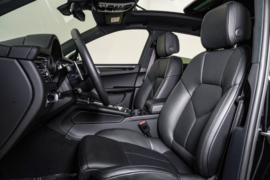 Certified 2026 Porsche Macan S AWD/4WD image 5