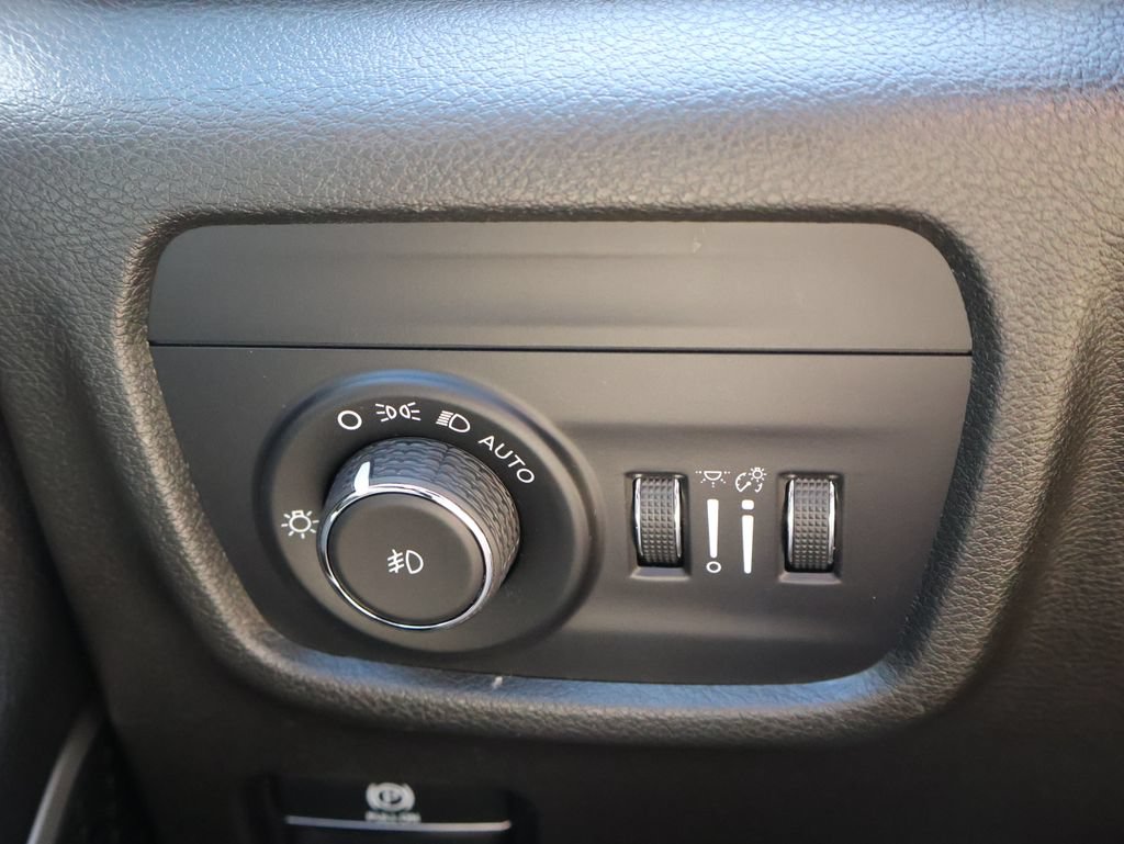 Used 2021 Jeep Grand Cherokee L Limited AWD/4WD image 32
