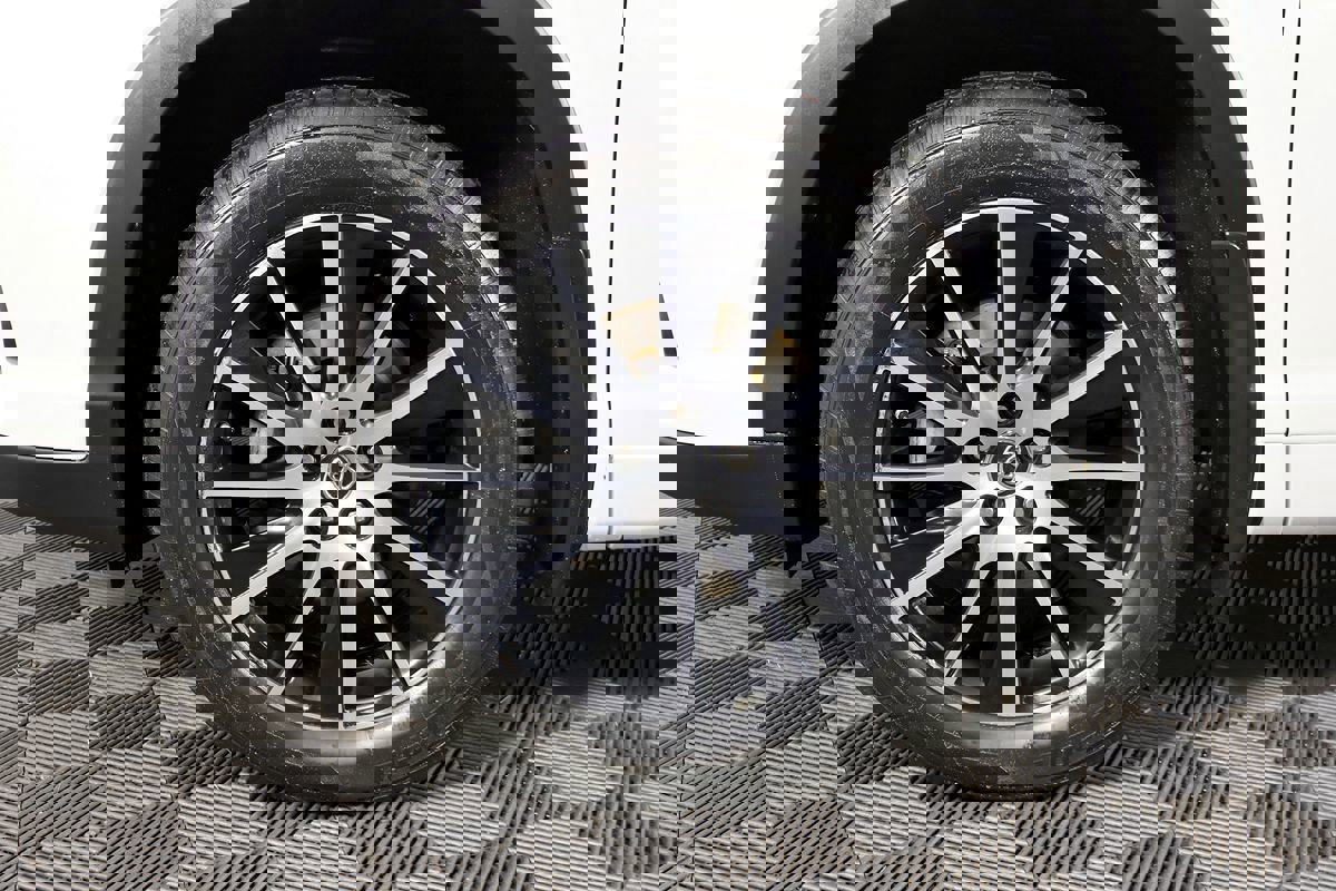 Used 2018 Toyota Highlander SE image 42