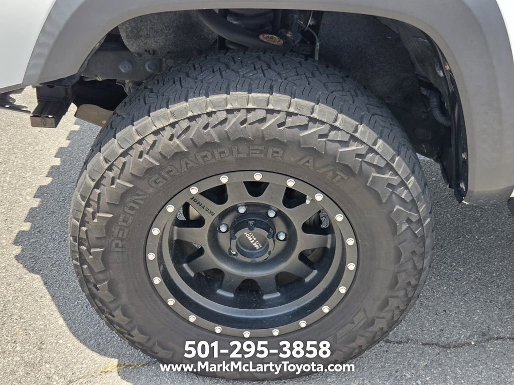 Used 2017 Toyota Tacoma TRD Off-Road AWD/4WD image 15