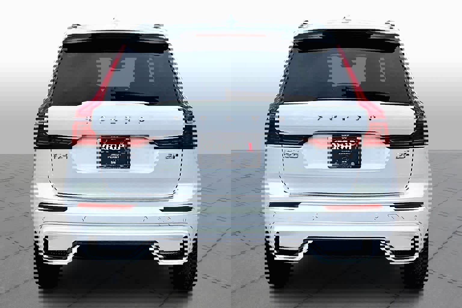 Certified 2023 Volvo XC60 B5 Plus w/ Climate Package image 5