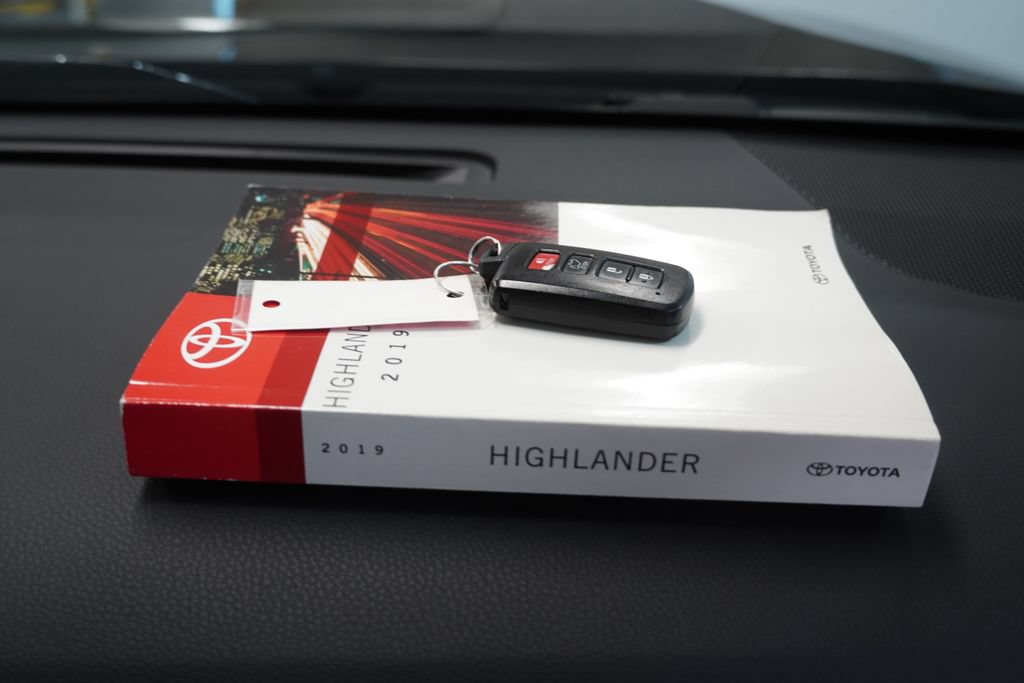 Used 2019 Toyota Highlander XLE AWD/4WD image 44