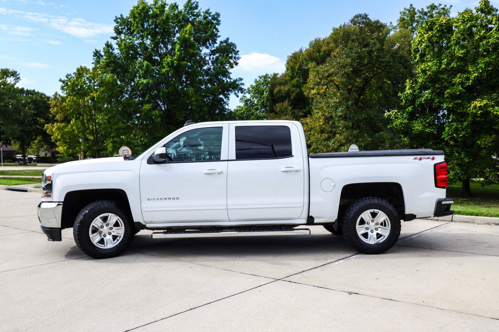 Used 2017 Chevrolet Silverado 1500 LT w/ All Star Edition AWD/4WD image 4