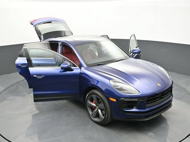 Certified 2025 Porsche Macan S AWD/4WD image 33