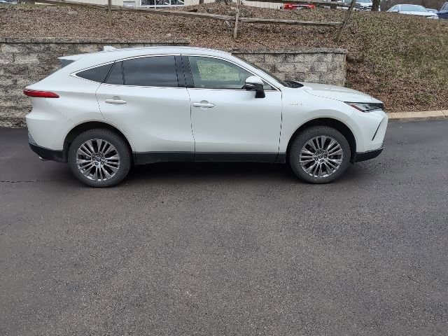 Used 2021 Toyota Venza Limited image 2