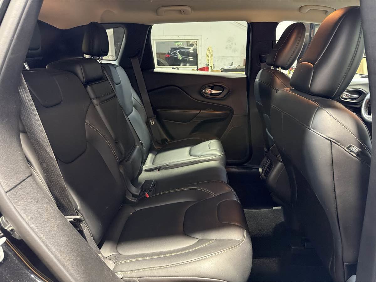 Used 2015 Jeep Cherokee Limited image 25