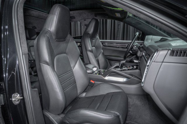 Used 2022 Porsche Cayenne Turbo image 12