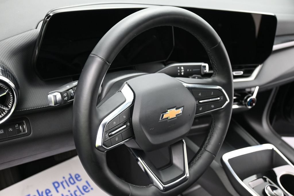 Used 2026 Chevrolet Equinox LT AWD/4WD image 14