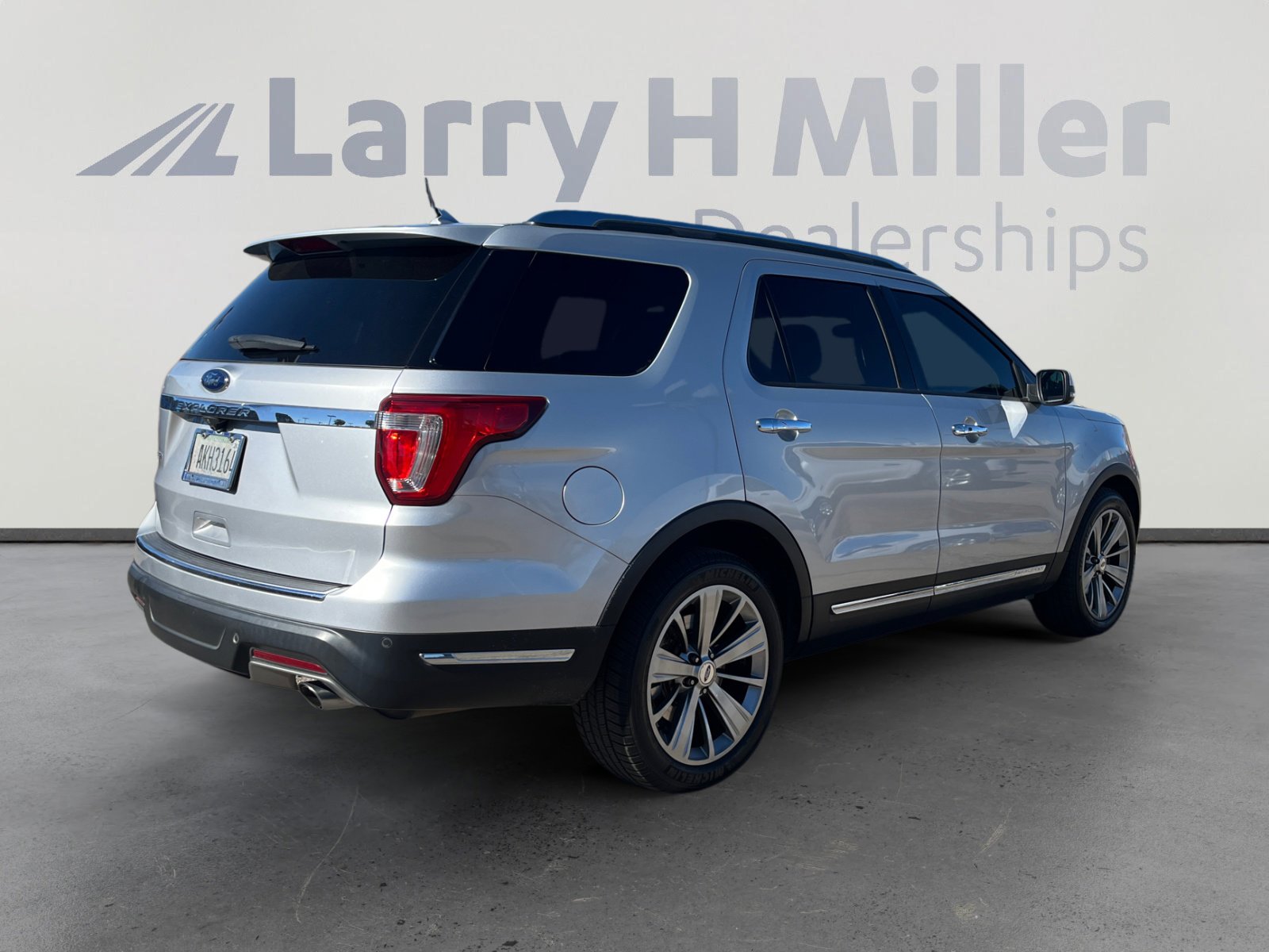 Used 2018 Ford Explorer Limited w/ Ford Safe & Smart Package image 5