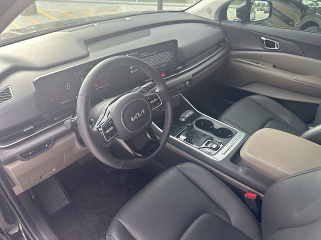 Used 2026 Kia Carnival EX image 18