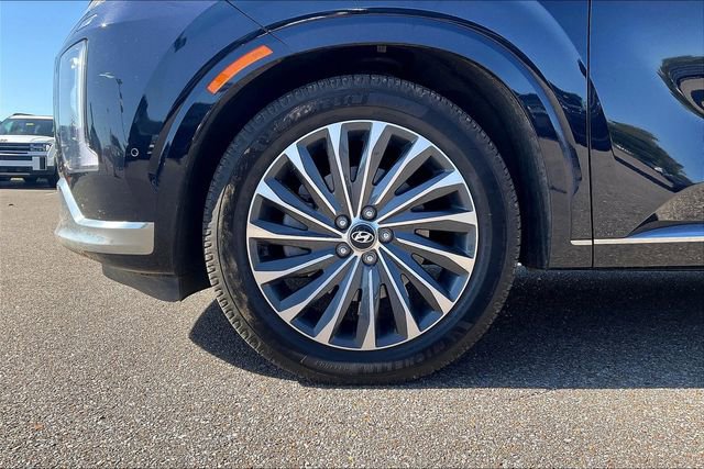 Used 2023 Hyundai Palisade Calligraphy image 4