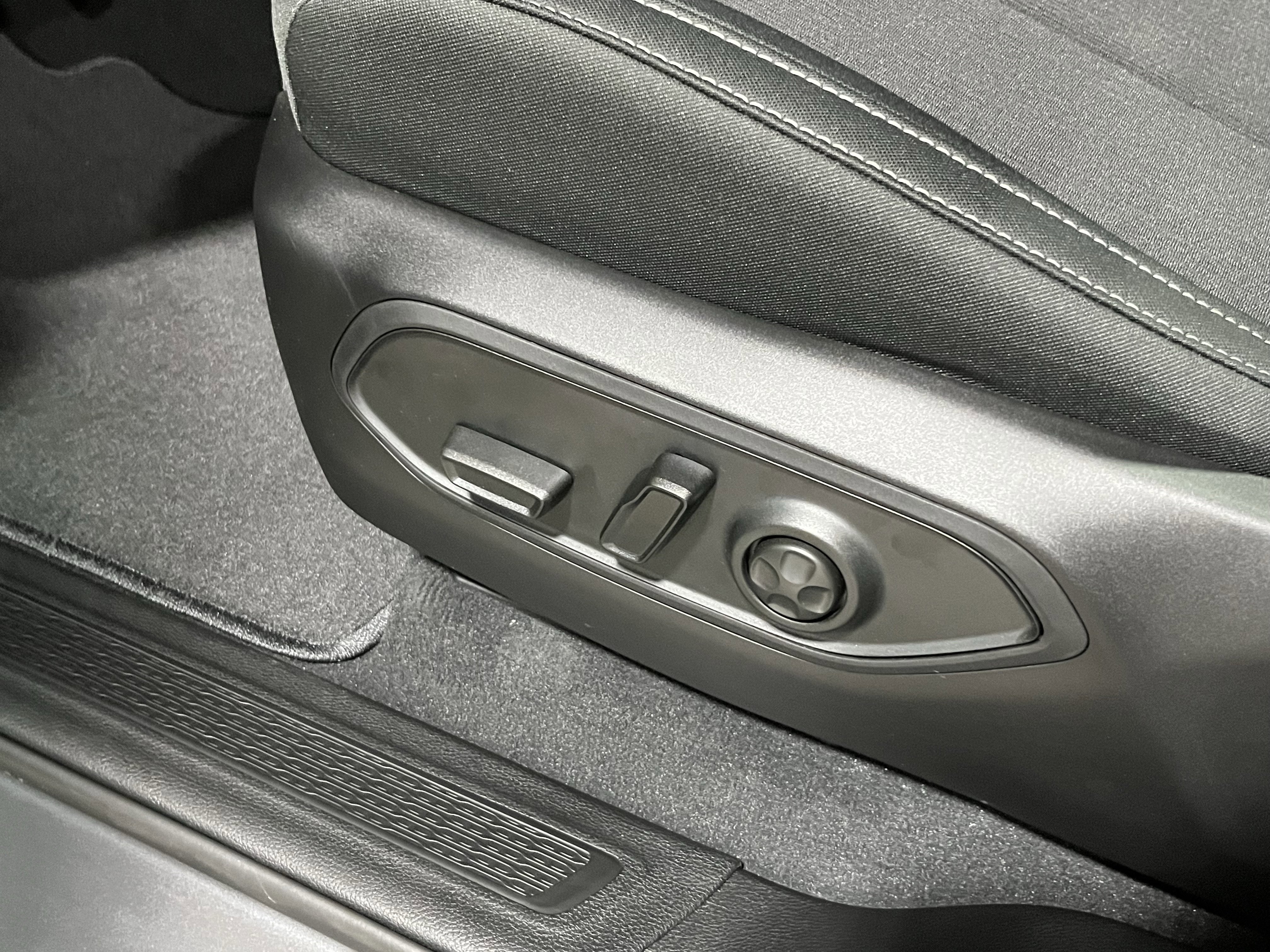 Certified 2025 Jeep Grand Cherokee Laredo X w/ Luxury Tech Group I image 21