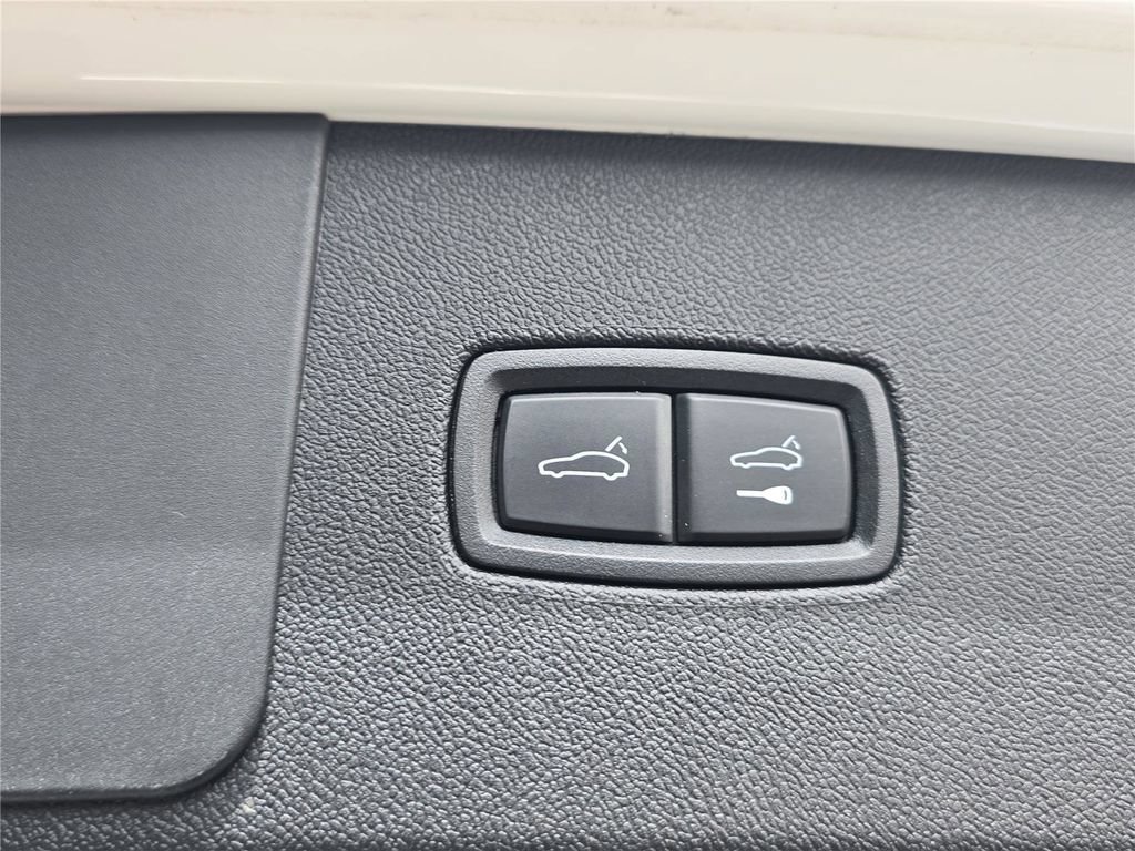 Used 2023 Porsche Cayenne Platinum Edition AWD/4WD image 29
