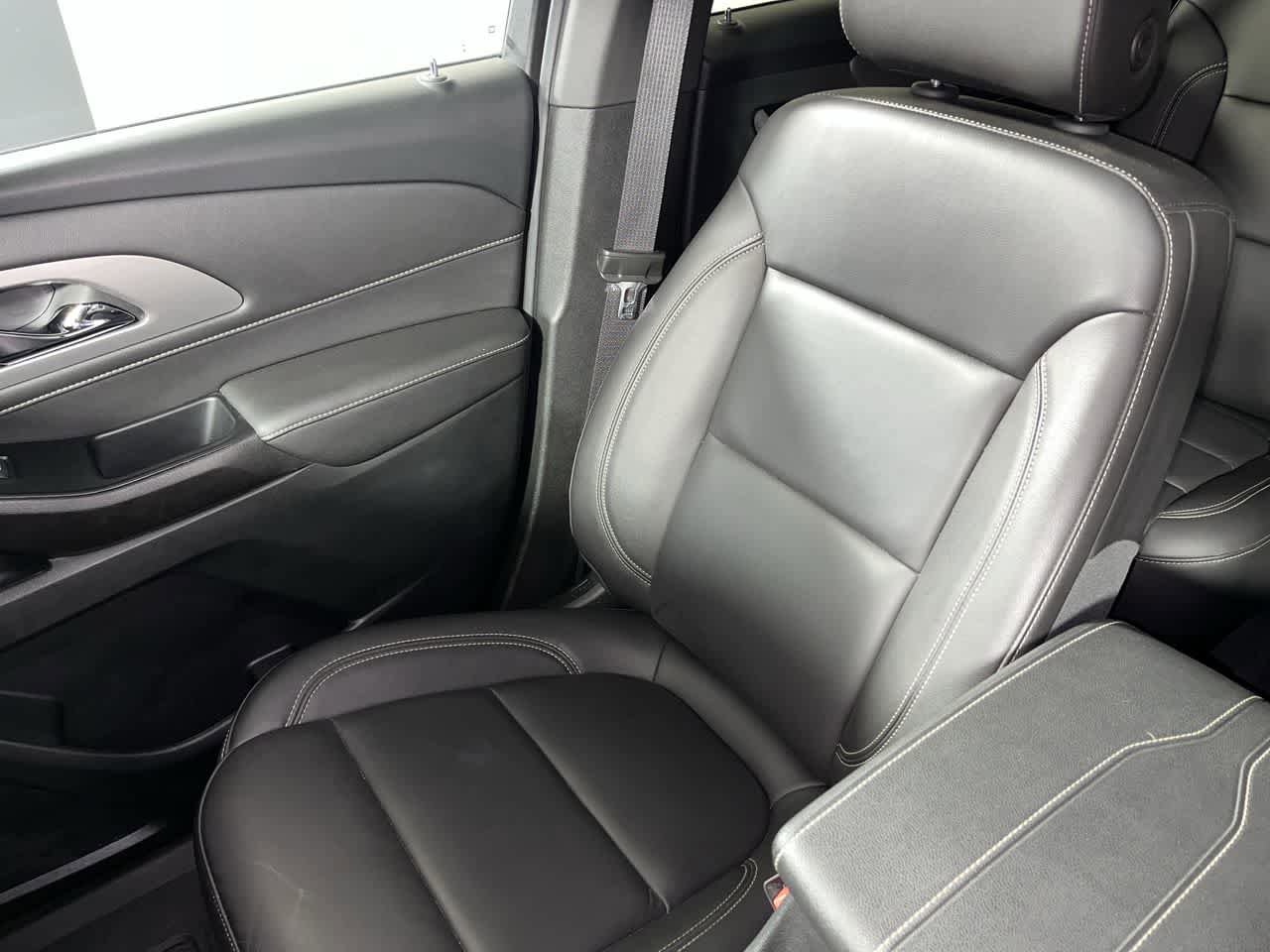 Used 2023 Chevrolet Traverse LT w/ LT Premium Package FWD image 28