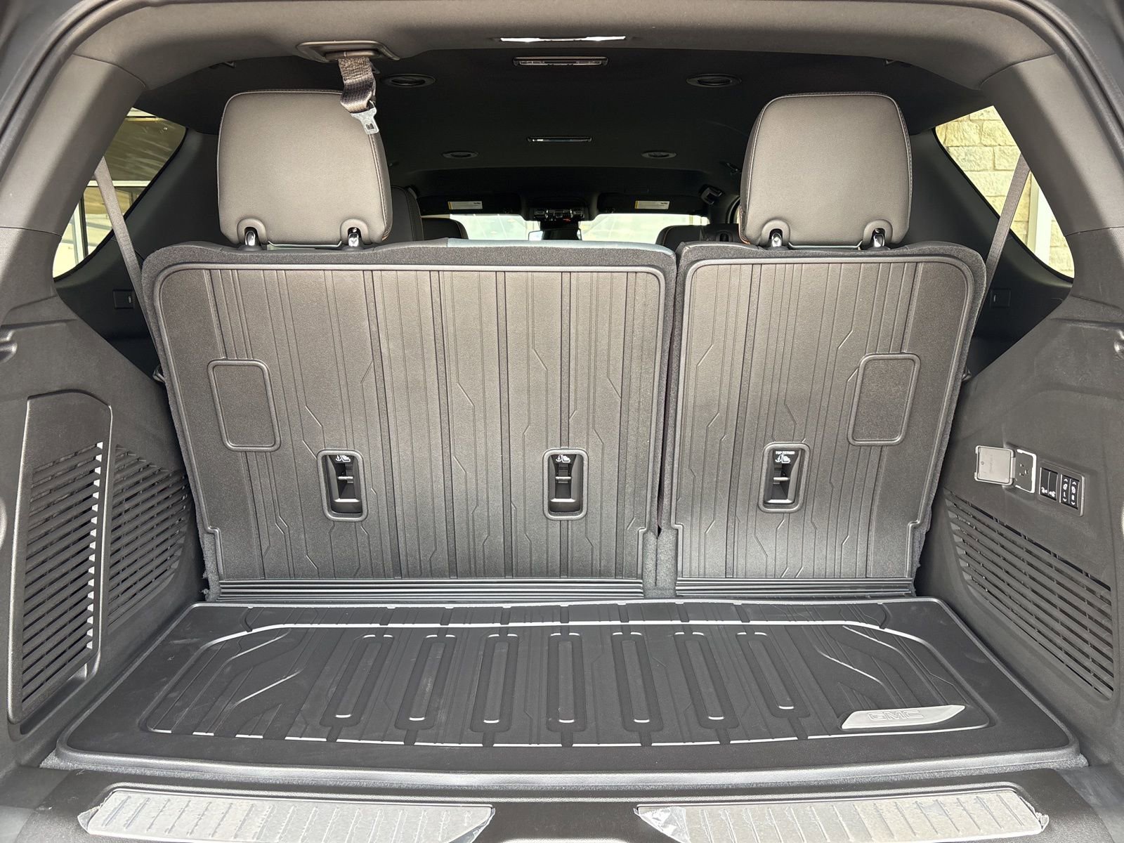 New 2026 GMC Yukon AT4 w/ LPO, Floor Liner Package image 19