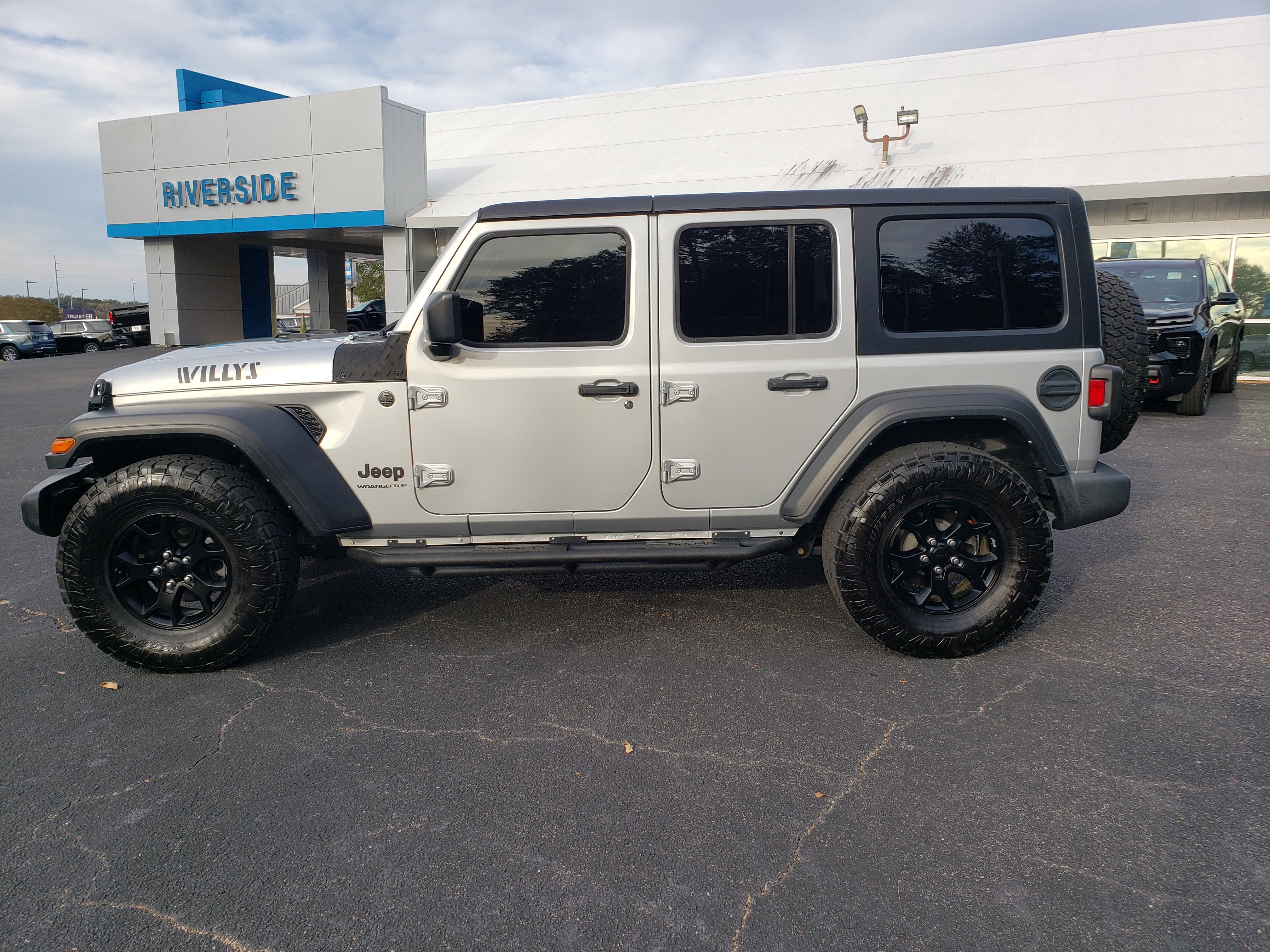Used 2023 Jeep Wrangler Unlimited Sport image 5