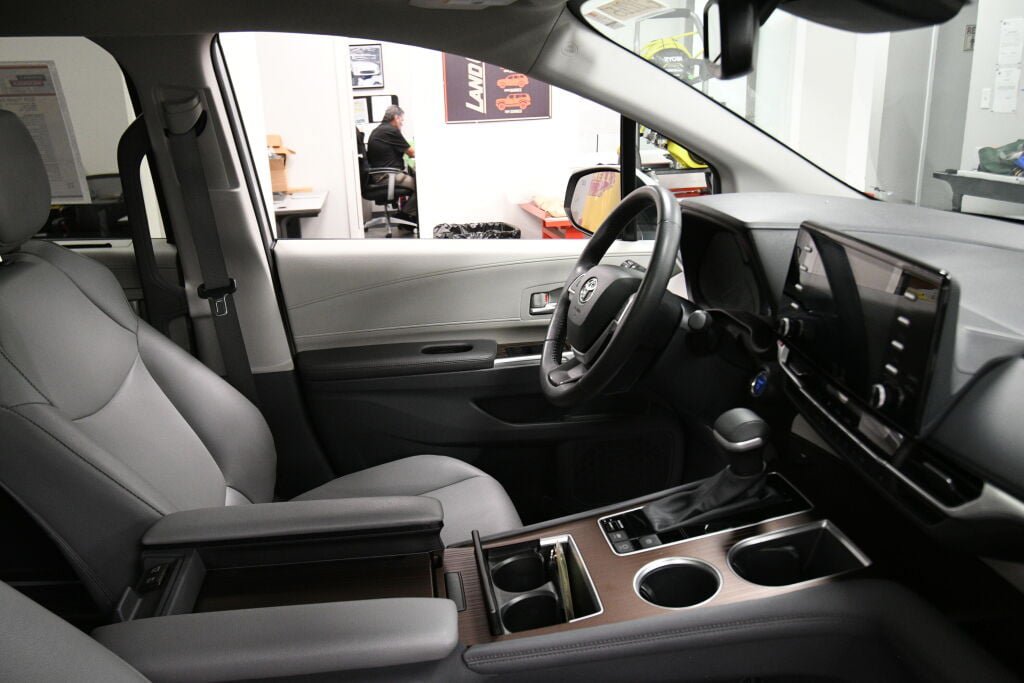 Certified 2024 Toyota Sienna XLE FWD image 31