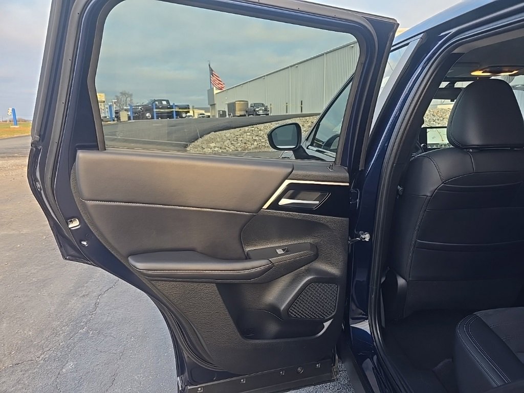 Used 2024 Mitsubishi Outlander SE Black Edition image 17