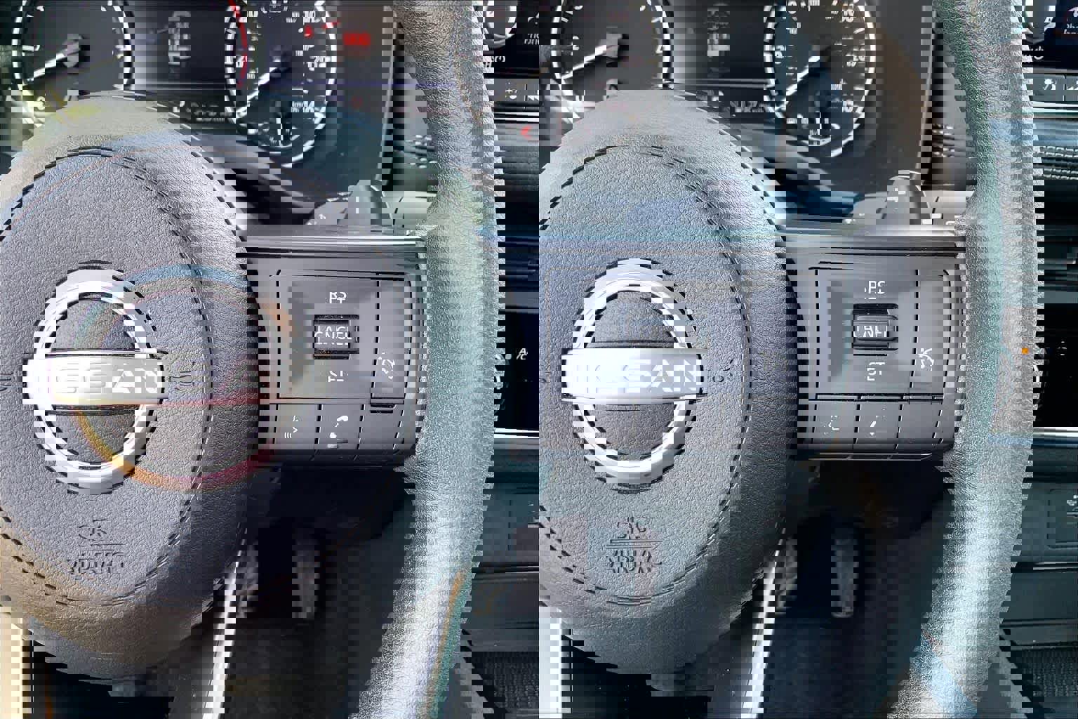 Used 2024 Nissan Rogue S image 25