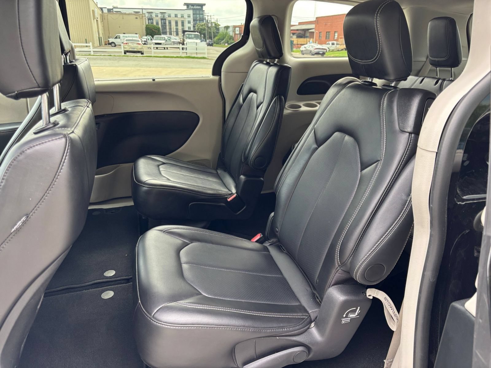 Used 2024 Chrysler Pacifica Touring-L FWD image 29