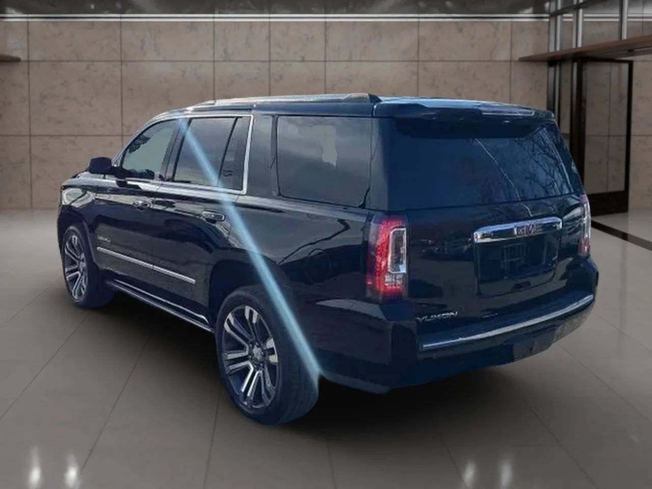 Used 2018 GMC Yukon Denali w/ Denali Ultimate Package image 3