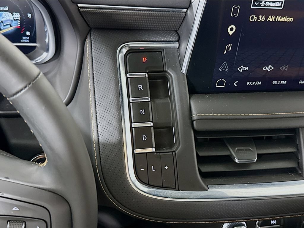 Used 2024 GMC Yukon XL AT4 AWD/4WD image 10