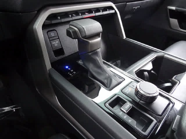 Used 2025 Toyota Tundra Limited AWD/4WD image 31