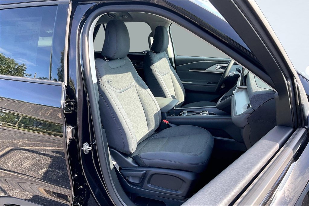 New 2026 Ford Explorer Active RWD image 11