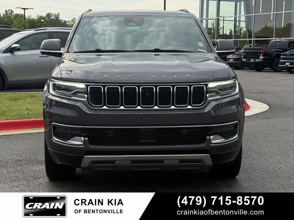Used 2022 Jeep Wagoneer Series III w/ Premium Group I AWD/4WD image 2