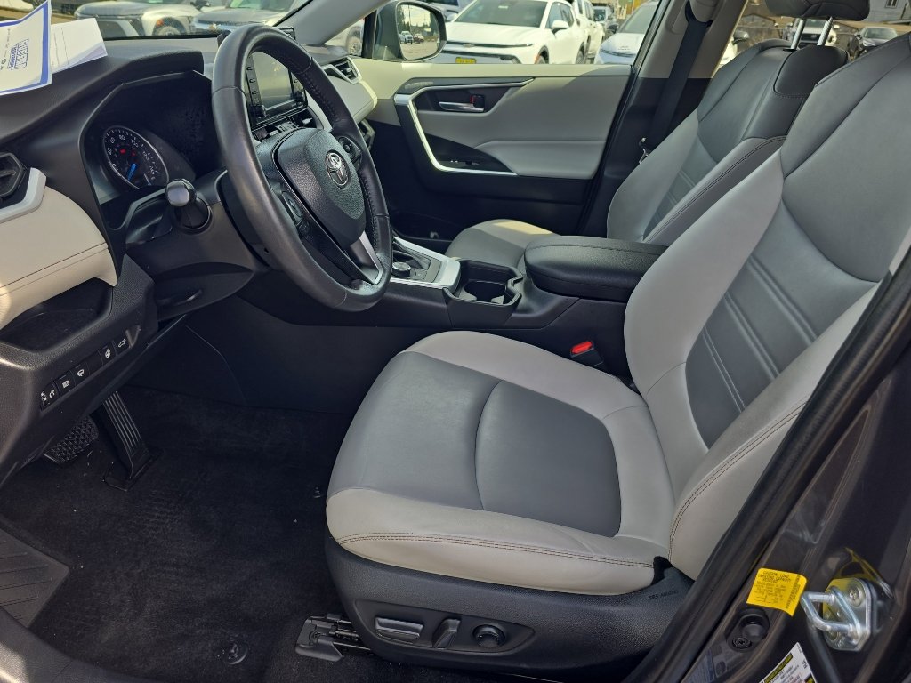 Used 2021 Toyota RAV4 XLE Premium AWD/4WD image 16