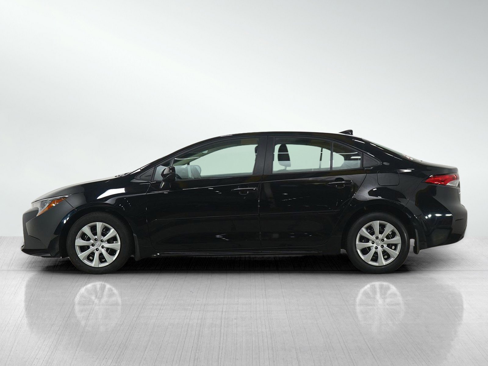 Used 2023 Toyota Corolla LE image 2