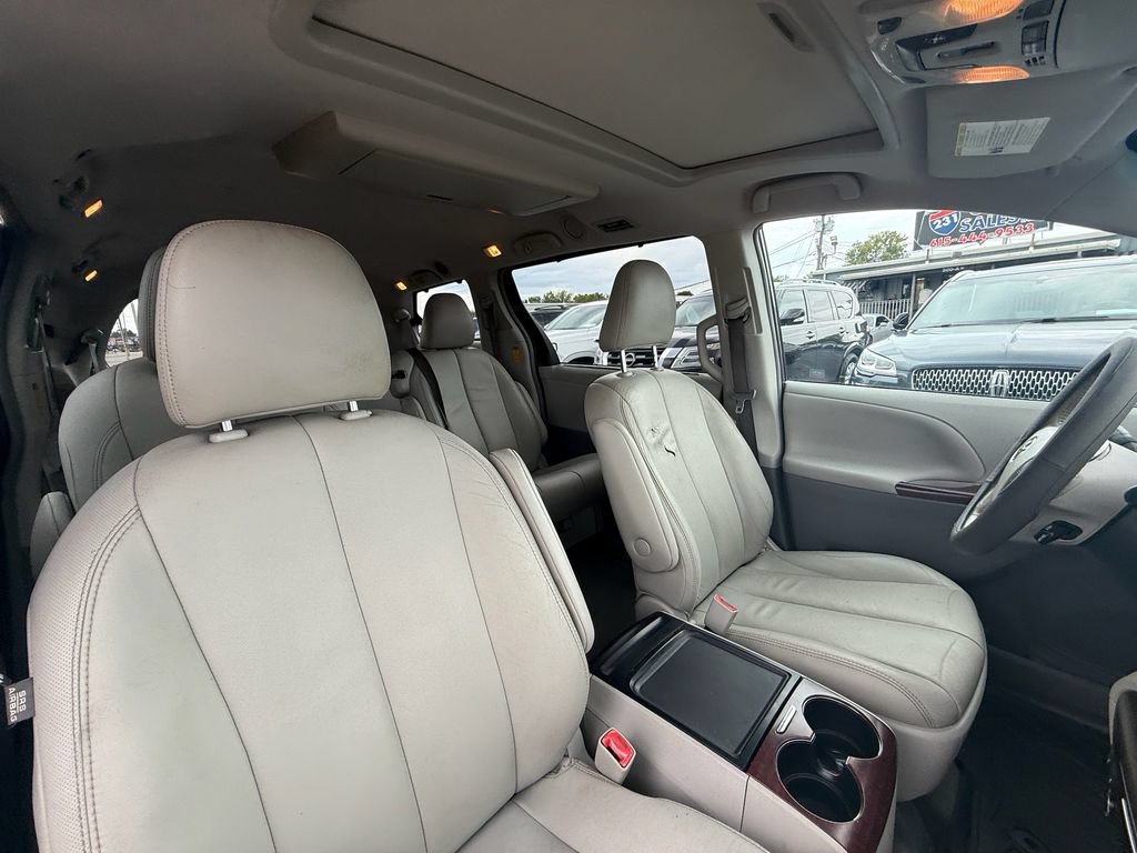 Used 2014 Toyota Sienna XLE w/ XLE Premium Package FWD image 24
