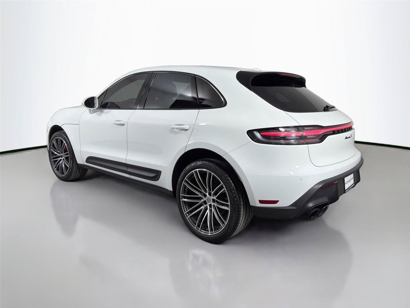 Certified 2023 Porsche Macan S AWD/4WD image 3