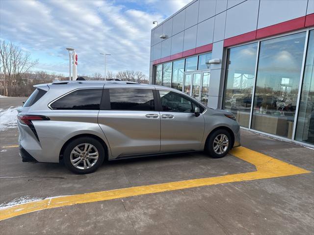 Certified 2024 Toyota Sienna Platinum image 7