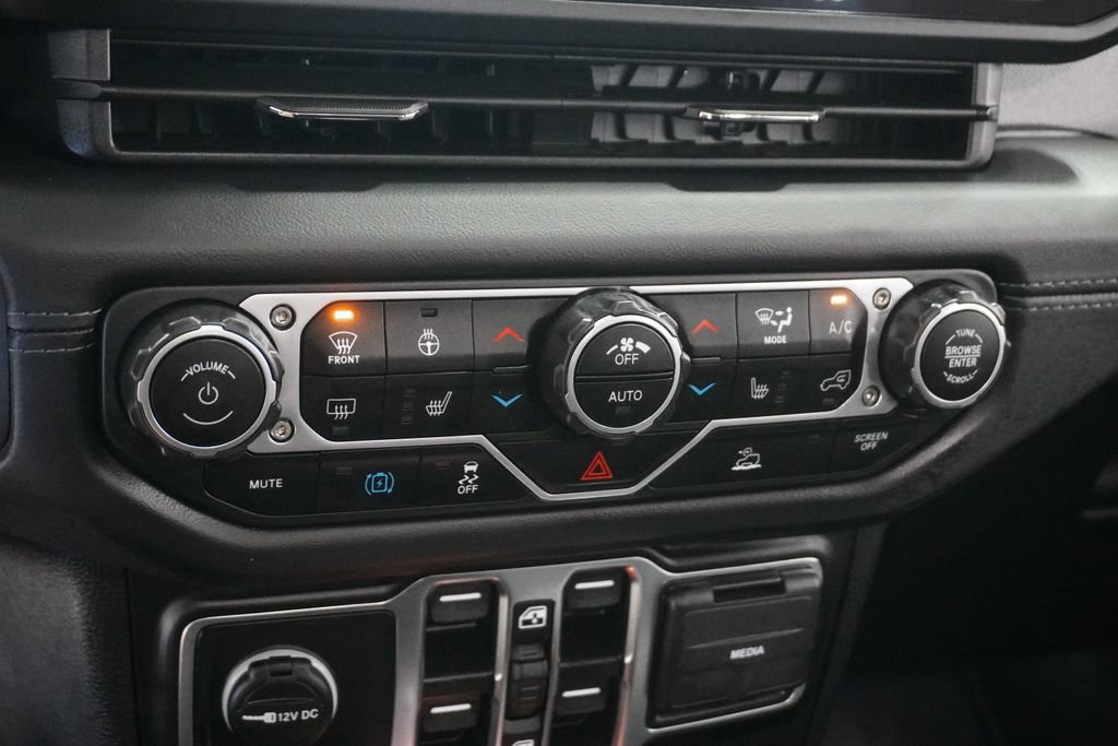 Certified 2025 Jeep Wrangler Unlimited Sahara image 27