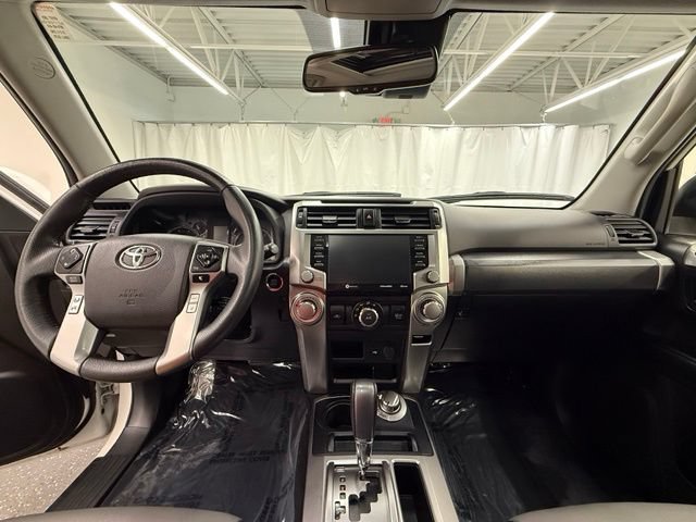 Used 2022 Toyota 4Runner SR5 Premium w/ Moonroof Package AWD/4WD image 18