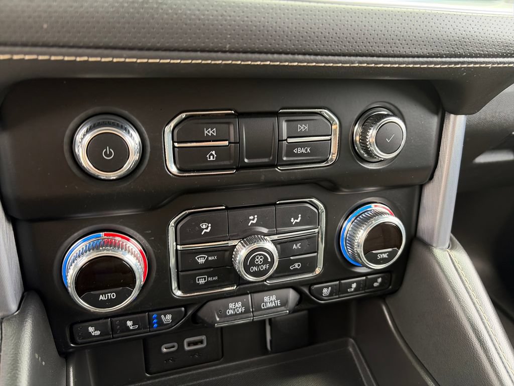 Used 2022 GMC Yukon SLT w/ SLT Luxury Package AWD/4WD image 22