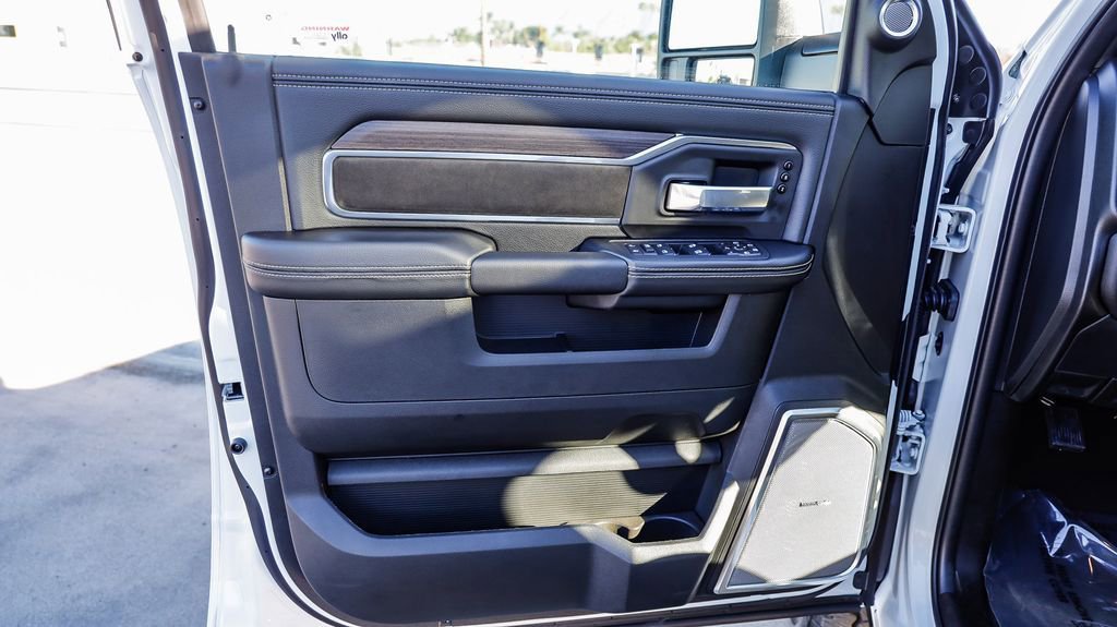 New 2026 RAM 2500 Laramie AWD/4WD image 25