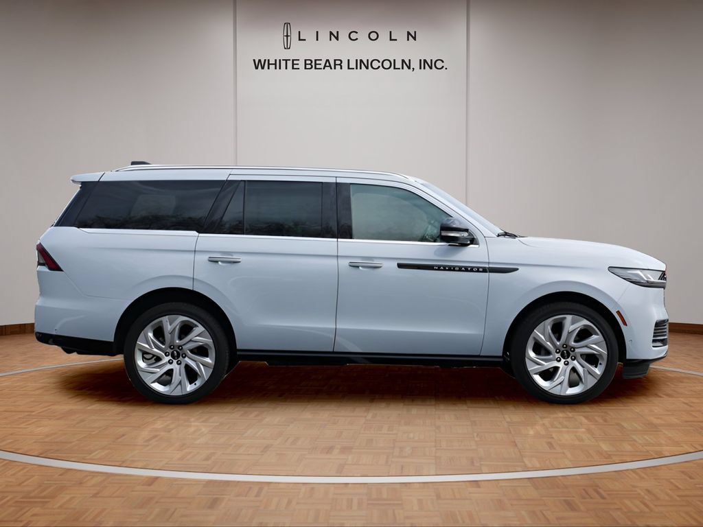 Used 2025 Lincoln Navigator Black Label AWD/4WD image 4