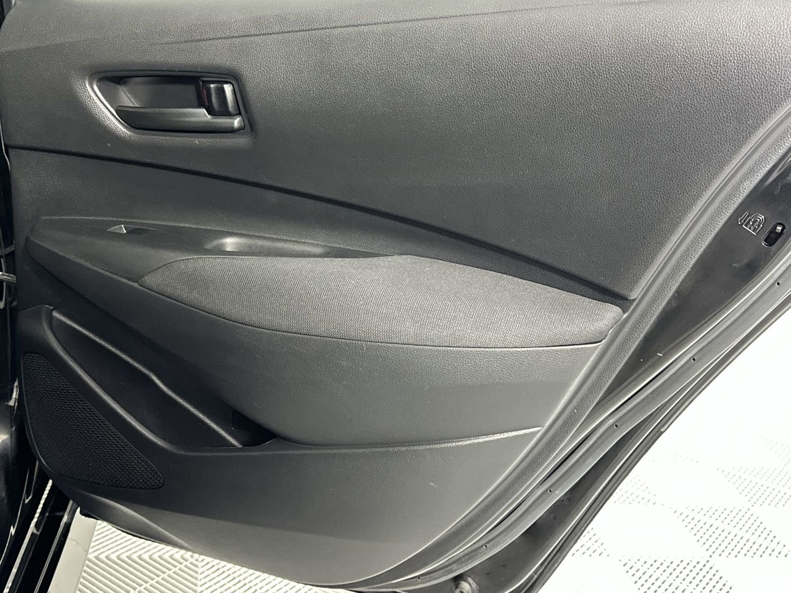 Used 2022 Toyota Corolla LE image 32