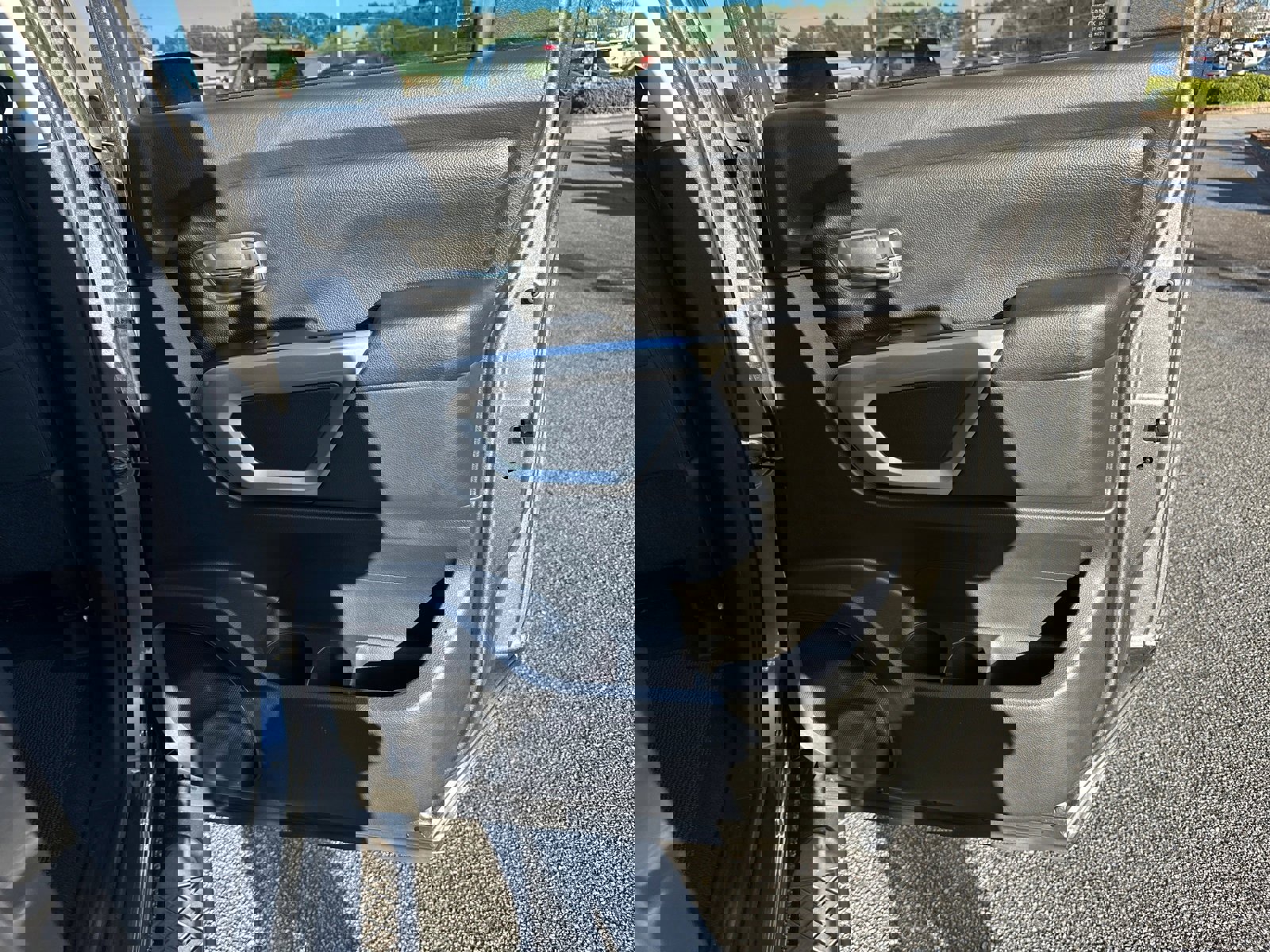 Used 2019 Nissan Titan SV image 16