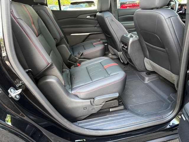 Used 2024 Chevrolet Traverse RS FWD image 15