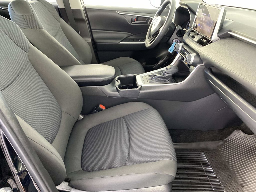 Used 2023 Toyota RAV4 LE AWD/4WD image 10