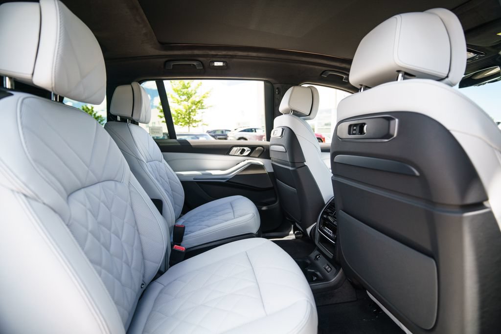 New 2027 BMW X7 xDrive40i w/ Premium Package AWD/4WD image 36