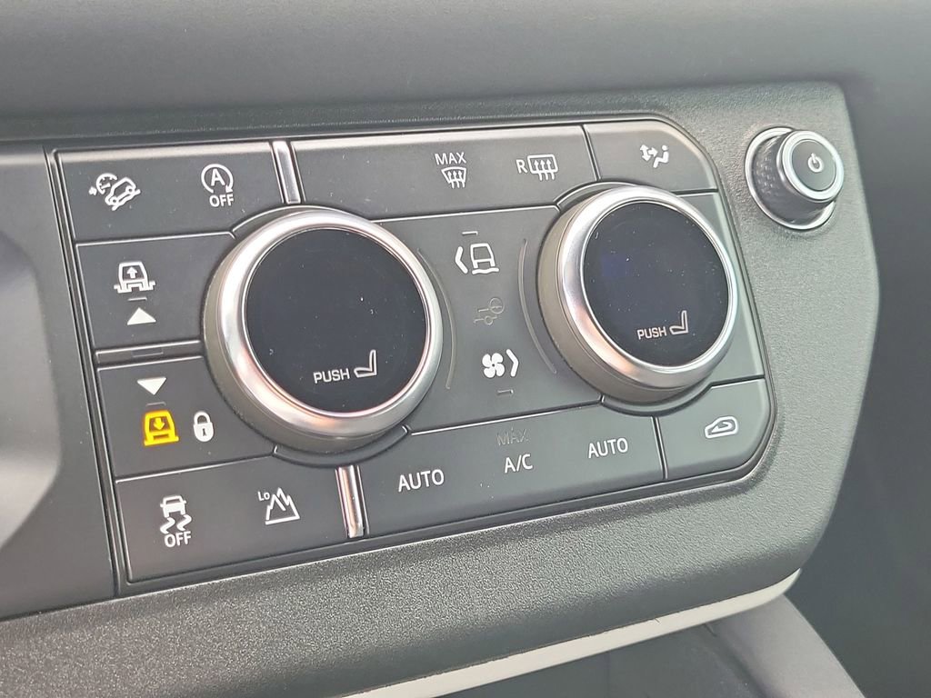 Used 2021 Land Rover Defender 110 image 36