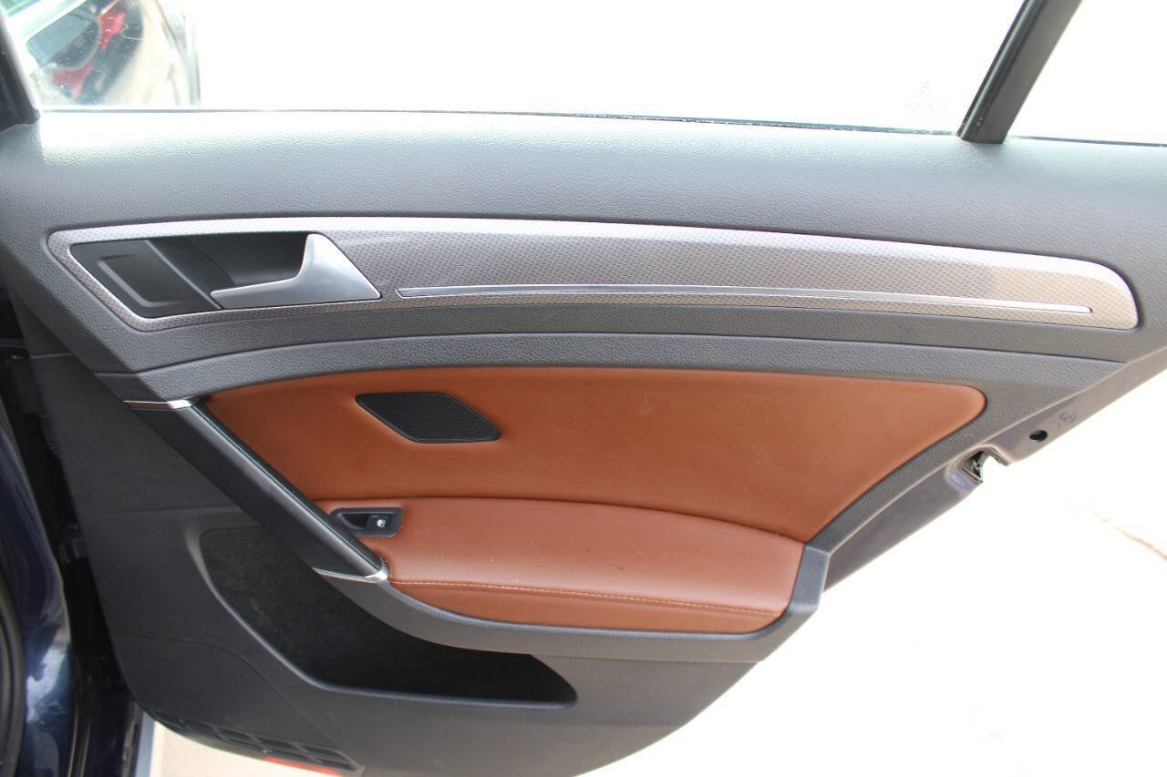 Used 2017 Volkswagen Golf Alltrack S image 11