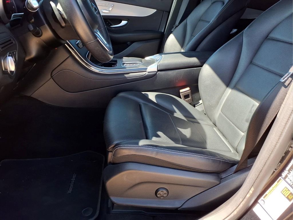Used 2021 Mercedes-Benz GLC 300 image 23